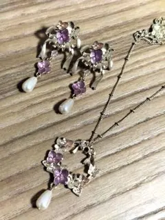 アクシーズファム　花モチーフ ネックレスとイヤリングセット