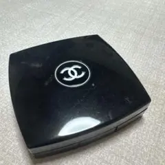 CHANEL アイシャドウ 4色入り コンパクト