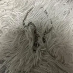 シルバー調クロス型ペンダントネックレス