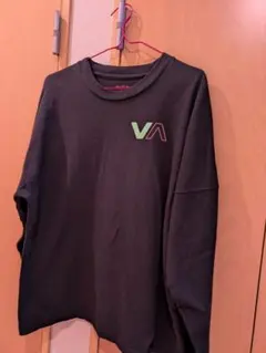 値下げ！RVCA 黒 長袖カットソーのサムネイル