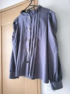 バルーンスリーブ シャツ　パープル　ボタンが全て違うデザイン