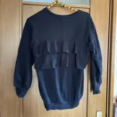 (130)branshes フリル付き黒トレーナー