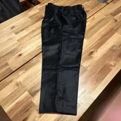 スタニングルアー黒のタック入りスラックス美品