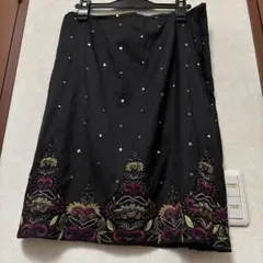 AIGNER アイグナー　シルク　刺繍　スカートのサムネイル