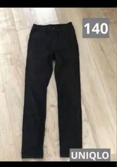 UNIQLO シンプルデザイン　黒 長ズボン 140