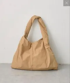 【未使用品】ear PAPILLONNERツイストワンハンドルバッグ　　ベージュのサムネイル