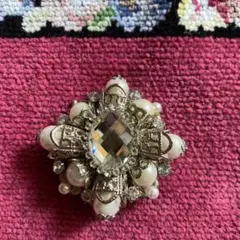花形シルバーブローチ カットガラス