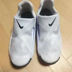 Nike ゴーフライイーズ　スリッポンスニーカー 6.5 US ホワイト