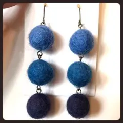 秋冬ボンボンピアス ブルーミックス