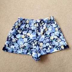 青系の花柄デザインのショートパンツ　130cm　any FAM