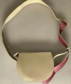 ラウンド型　ショルダーバッグ　ベージュ