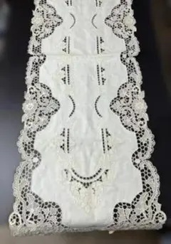 アイボリー花柄刺繍レーステーブルセンター