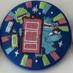 ディズニー　刺繍缶バッジ　モンスターズ・インク　ビスケット2　サリー　マイク
