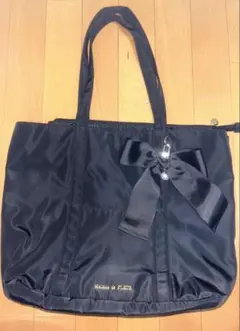 Maison de FLEUR リボンチャーム付き3ルームトートバッグ 黒