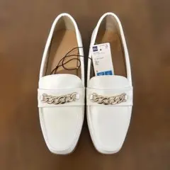 新品　GU チェーンローファー オフホワイト Lサイズのサムネイル