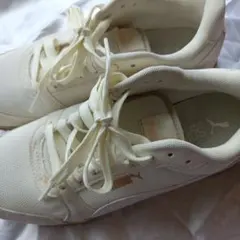 【美品】PUMA スニーカー ホワイト ゴールドのサムネイル