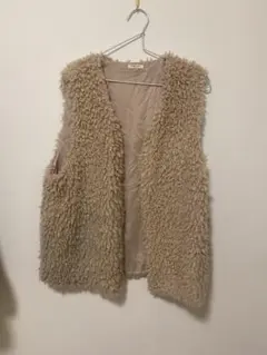 ベージュ ファー風 ノースリーブ ベスト