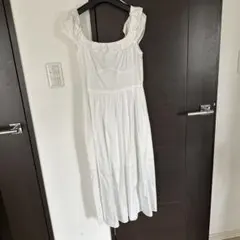 H&Mフリル付きオフショルダーホワイトワンピース