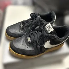 Nike Air Force 1 ブラック ガムソールのサムネイル
