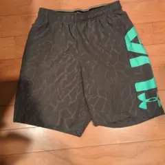 Under Armour グレーショートパンツ