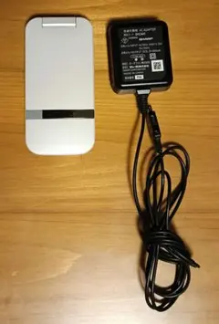 ソフトバンク PANTONE 携帯電話 ガラケー ホワイト