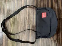 ブラックショルダーバッグ 内部ポケット付き