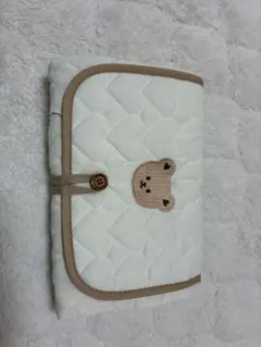 クマ刺繍付きオムツ替えマット　おむつ替えシート 出産準備品