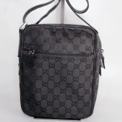 人気 GUCCI GGキャンバス ショルダーバッグ 黒 グッチ レザーのサムネイル