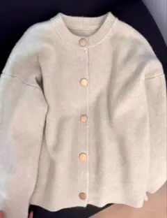 ウール混紡ボタン付きカーディガン