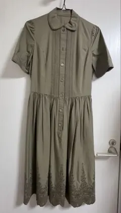 レリアン オリーブカラー 半袖ひざ丈ワンピース M