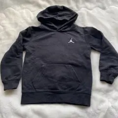 Jordan 黒 フード付きパーカー 116-120cm