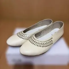 美品　あしながおじさん　バレーシューズ　フラットシューズアイボリー 23.5cmのサムネイル