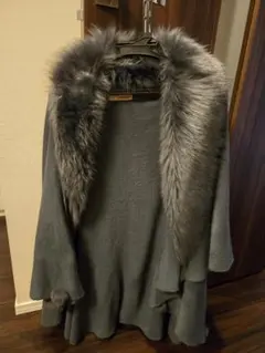 グレー ファー付きケープコート pool studio olivier