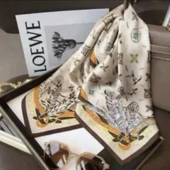 高見え＊大判スカーフ 花と羽モチーフ 70×70cm 上品 バンダナ スカーフ