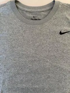 Nike グレー Tシャツ ロゴ入り