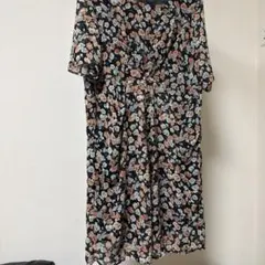 花柄 半袖 ひざ丈ワンピースのサムネイル