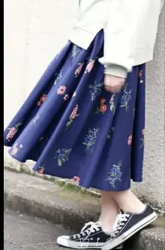 花柄フレアスカート ネイビーのサムネイル