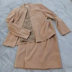 ベージュ スエード風 セットアップスーツ 11号 スカート 前スリット ゼブラ柄