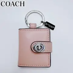【極美品・レア】COACH コーチ ターンロック 手帳型 ミニチャーム ピンク