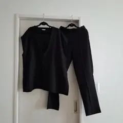 黒Vネックトップス&パンツ　セットアップ