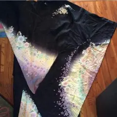 黒地に桜地模様、全体がラメでキラキラ。色合いは優しいです！MーLサイズ