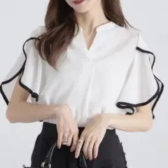 tocco closet キーネック配色タックブラウスのサムネイル