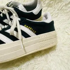 アディダス adidas Gazelle スニーカー 黒 白 厚底 24cm