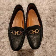 Salvatore Ferragamo GWENDY 黒 ローファー 24cm - メルカリ