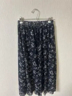 最終値下げ　ネイビー 花柄 ロングスカートのサムネイル