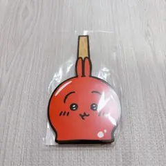 ちいかわ縁日 うさぎ イトーヨーカドー りんご飴台紙入り缶バッジ　限定