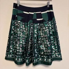 【美品】【INED イネド】幾何学柄フレアスカート グリーン映え♪　【r41】