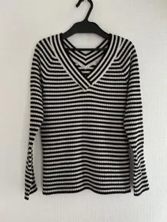 【1回使用】TORRAZZO DONNA Vネックニット（黒×ベージュ色）