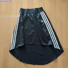 adidas ハイウエストスカート 黒 キャップ付きのサムネイル