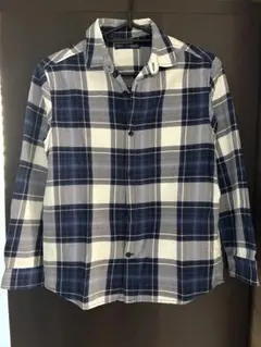 チェック柄長袖シャツとストライプカーディガンセット